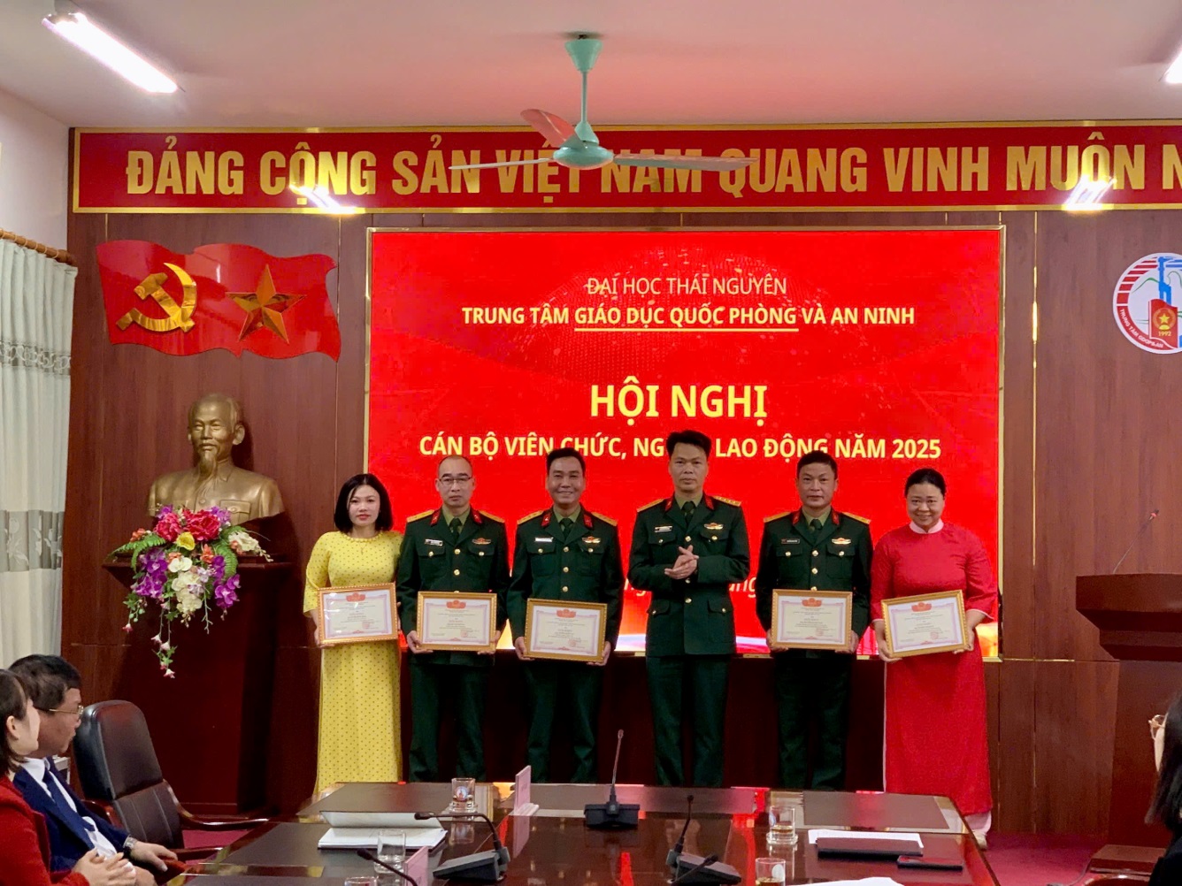 D:\Nam hoc 2025 - 2026\Tin tuc, Su kien\13 Hoi nghi CBVC\z7528298920501_83b5a5435ce8774eac7941ff667690f7.jpg