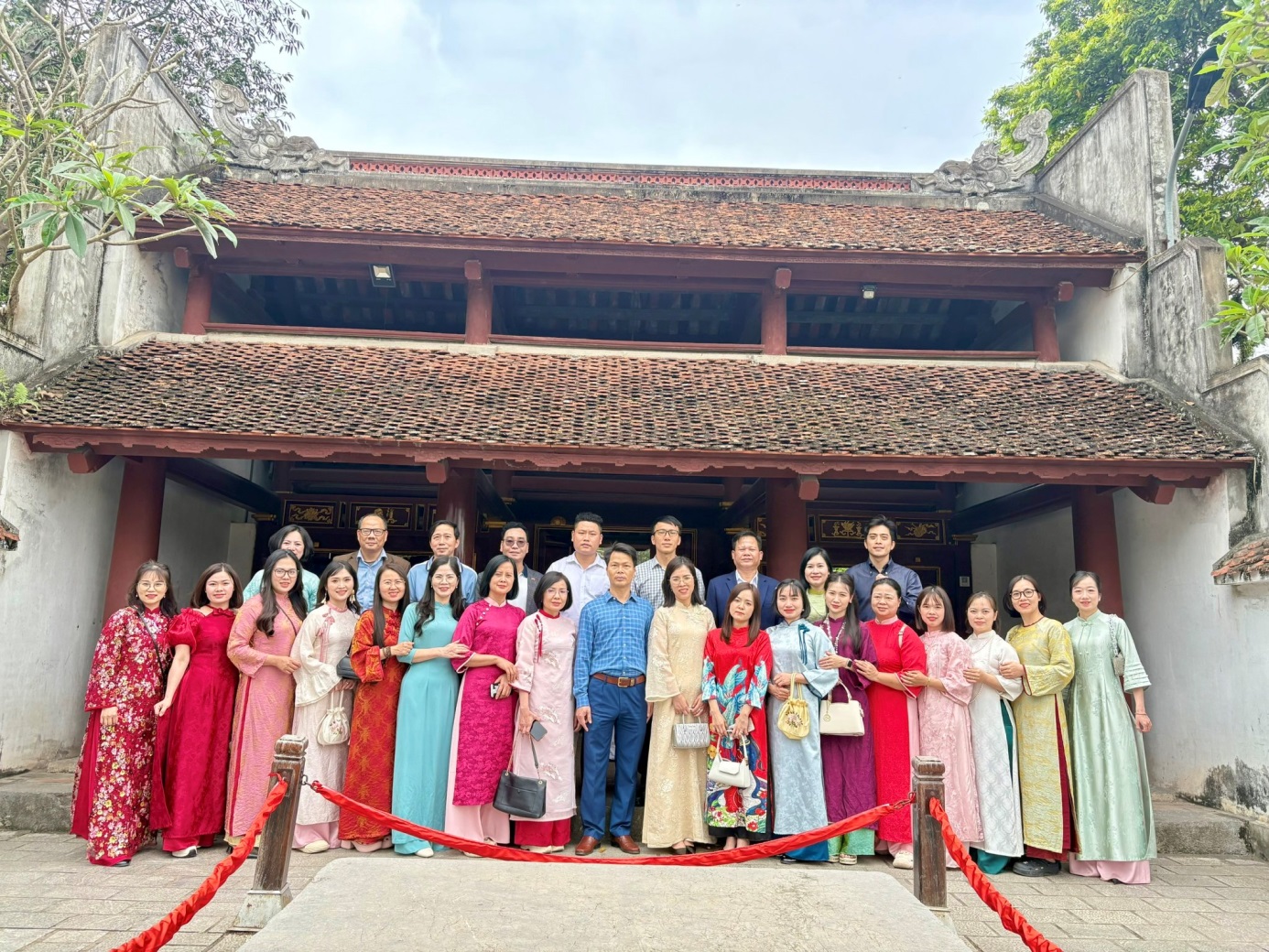 D:\Nam hoc 2025 - 2026\Tin tuc, Su kien\16 8-3-2026\z7601128743341_9165bbe296eba8cd58d6191ad378c24b.jpg