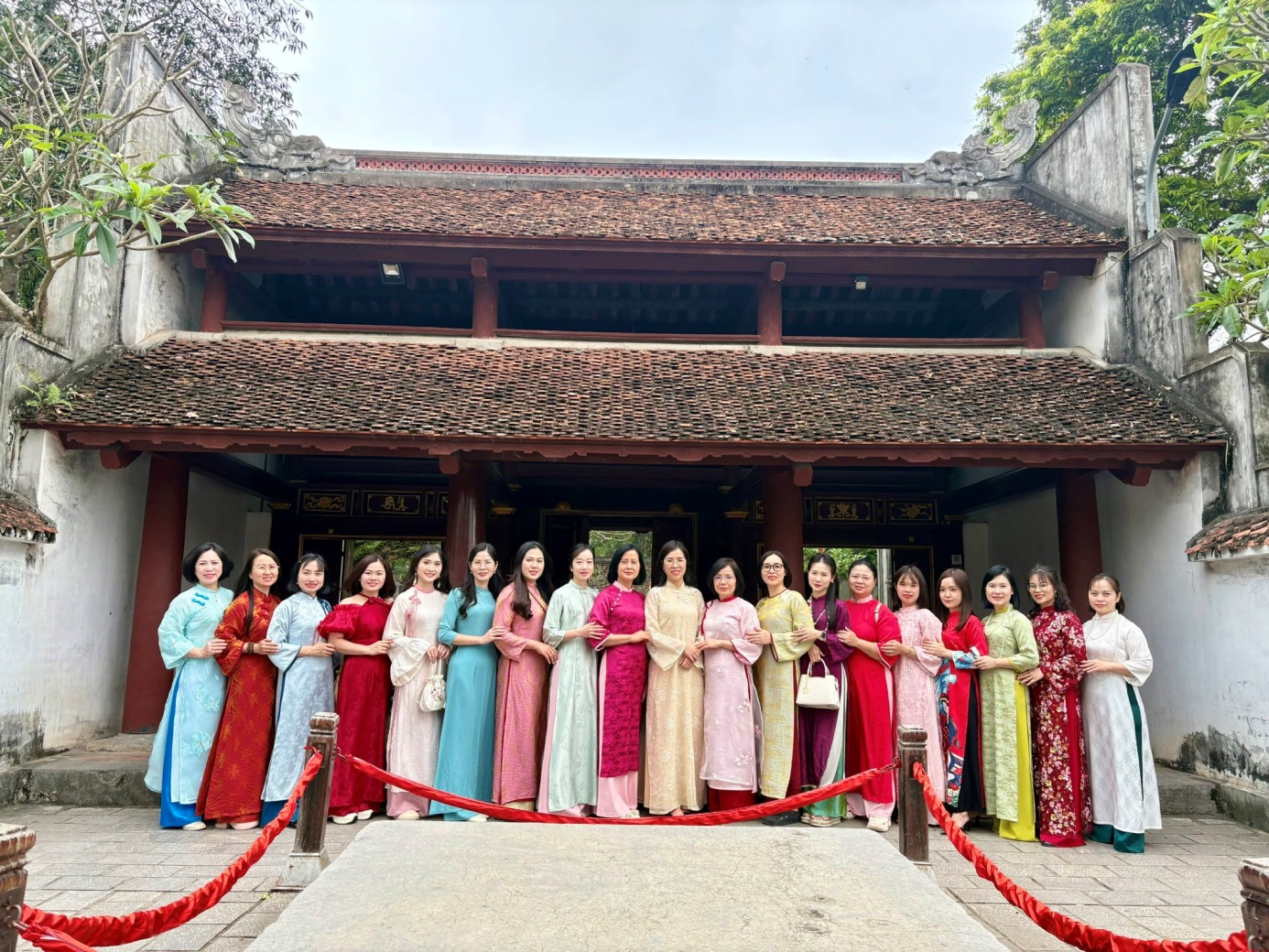 D:\Nam hoc 2025 - 2026\Tin tuc, Su kien\16 8-3-2026\z7601135346996_ad6893c8b1eda9db03913fbff9c0397d.jpg