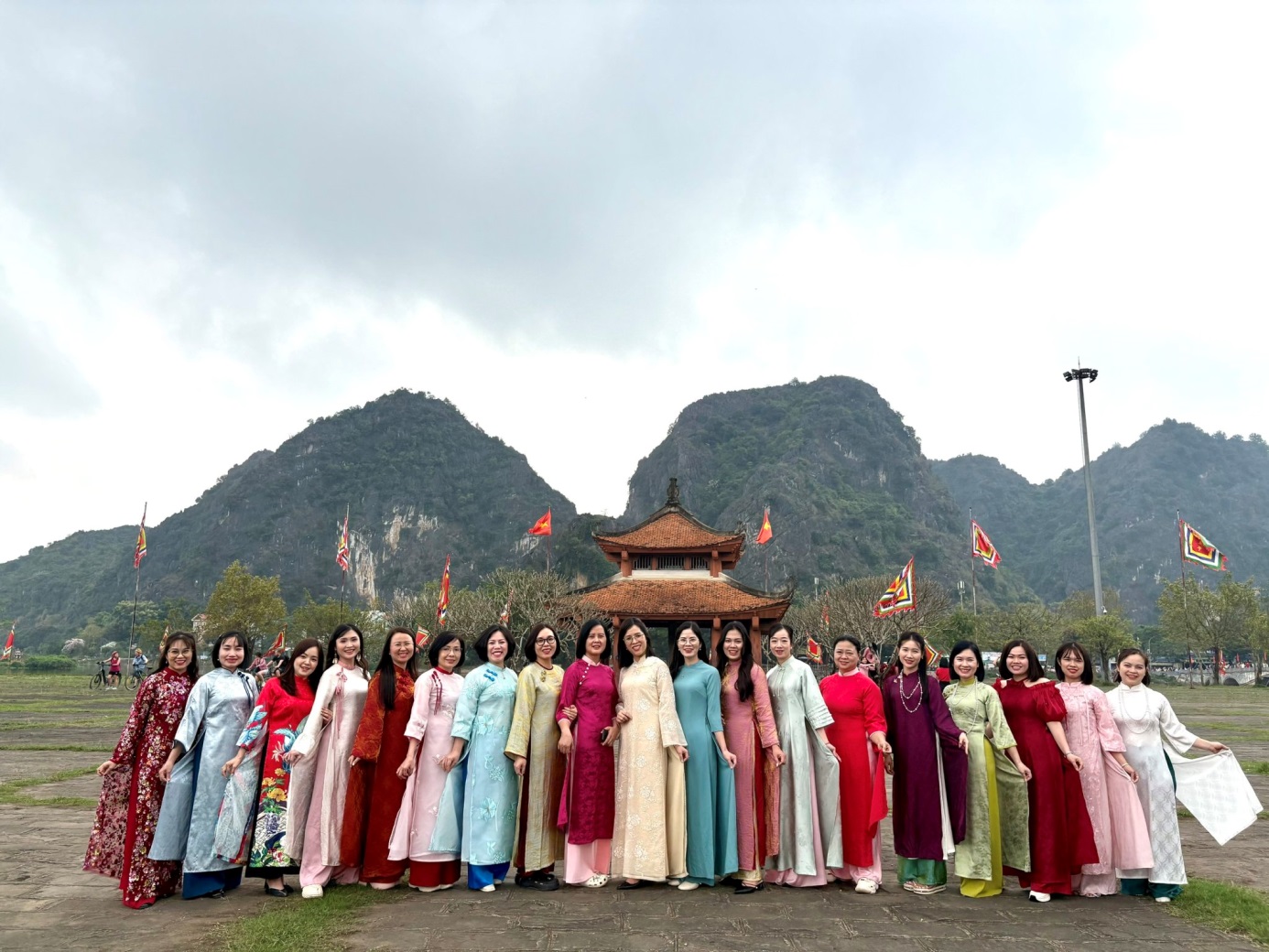 D:\Nam hoc 2025 - 2026\Tin tuc, Su kien\16 8-3-2026\z7601167156345_aaf9f538e4798c2681eeb7b3e47aba54.jpg