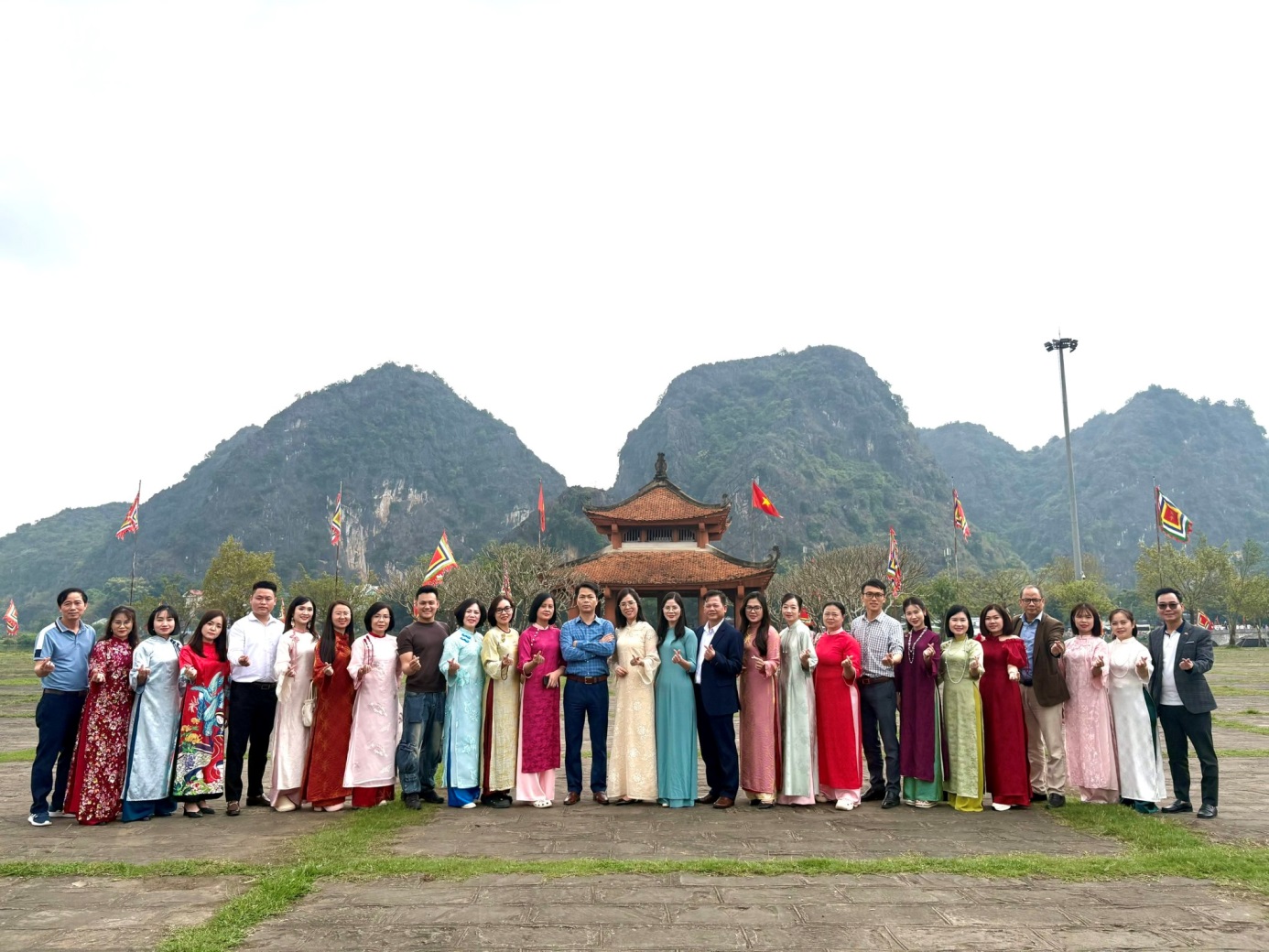 D:\Nam hoc 2025 - 2026\Tin tuc, Su kien\16 8-3-2026\z7601172506833_50def903ce4dd1e35b2d34eda32fd12f.jpg