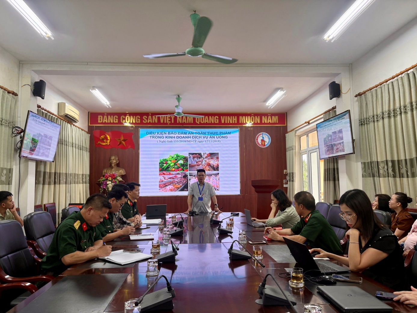 D:\Nam hoc 2025 - 2026\Tin tuc, Su kien\17 Tap huan An toan thuc pham\z7774808169955_9ac7376e8f45535d9e4354d3dba47c83.jpg