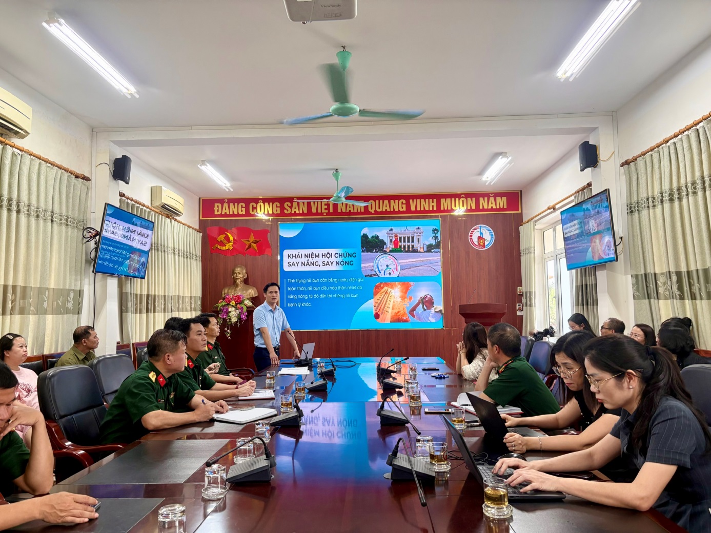 D:\Nam hoc 2025 - 2026\Tin tuc, Su kien\18 Tap huan Phong, chong say nang, say nong\z7775085952343_8152828e4b66d66d9ebbf4bc8c620209.jpg