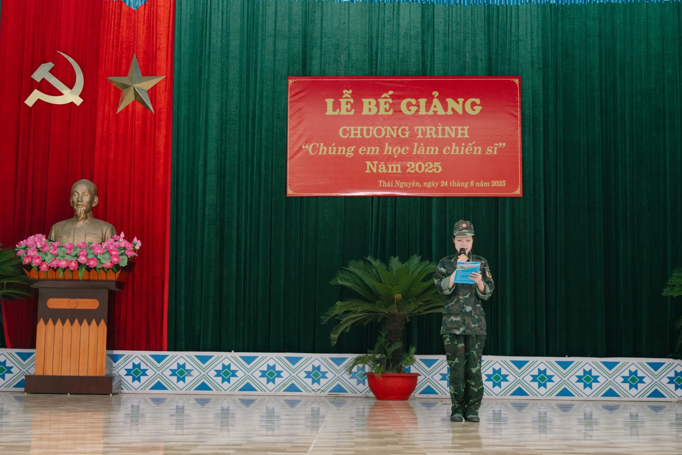 D:\Nam hoc 2024 - 2025\Chung em hoc lam chien si\Truyen thong\Dot 2\Ngay 10 (24.6.2025)\24.6 Chiến sỹ nhí\Up\TUN07328.jpg