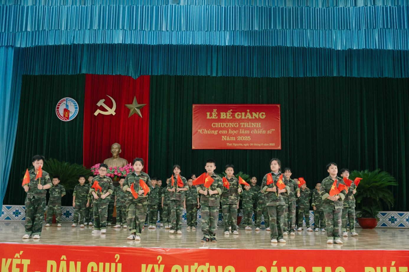 D:\Nam hoc 2024 - 2025\Chung em hoc lam chien si\Truyen thong\Dot 2\Ngay 10 (24.6.2025)\24.6 Chiến sỹ nhí\Up\TUN07335.jpg