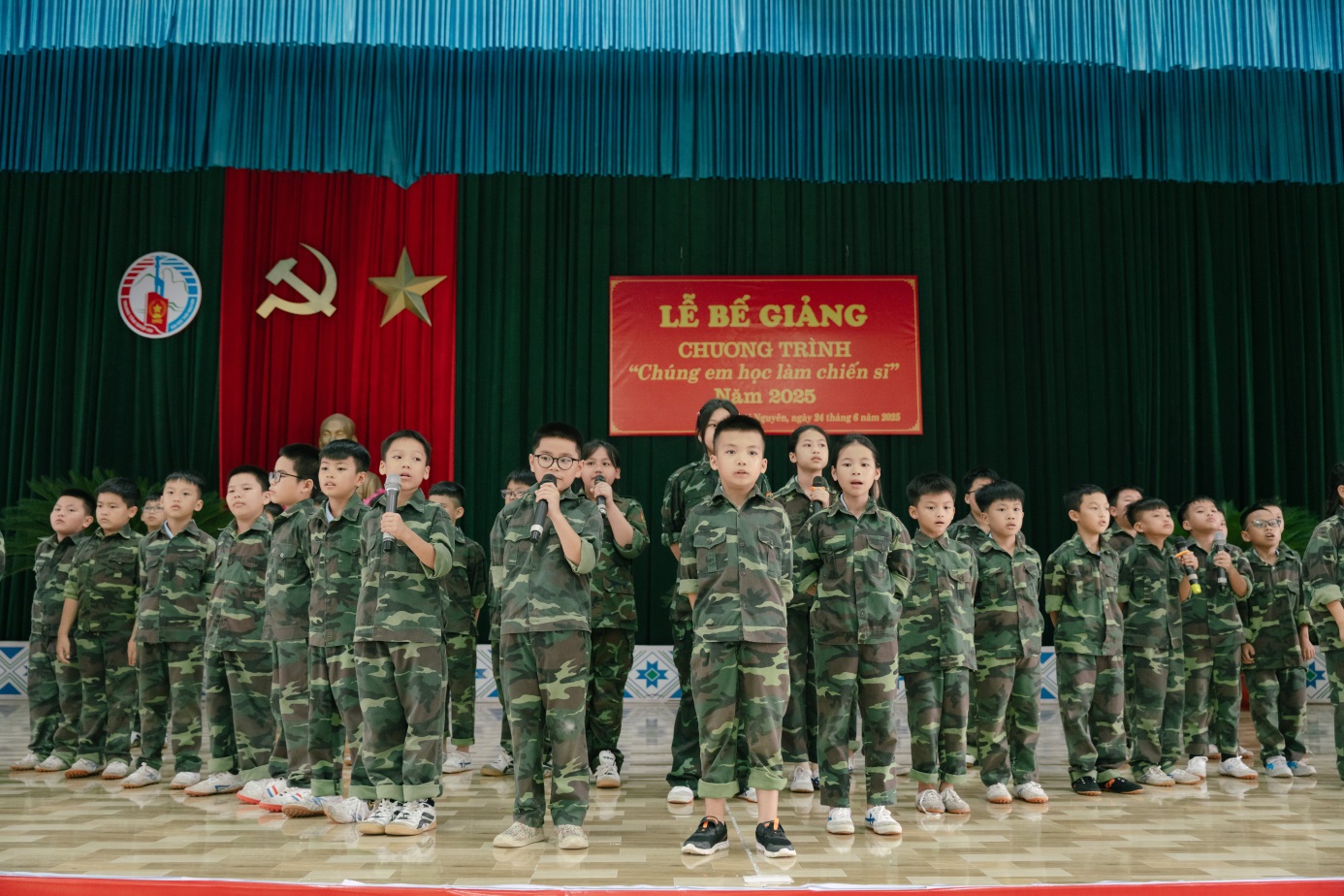 D:\Nam hoc 2024 - 2025\Chung em hoc lam chien si\Truyen thong\Dot 2\Ngay 10 (24.6.2025)\24.6 Chiến sỹ nhí\Up\TUN07345.jpg