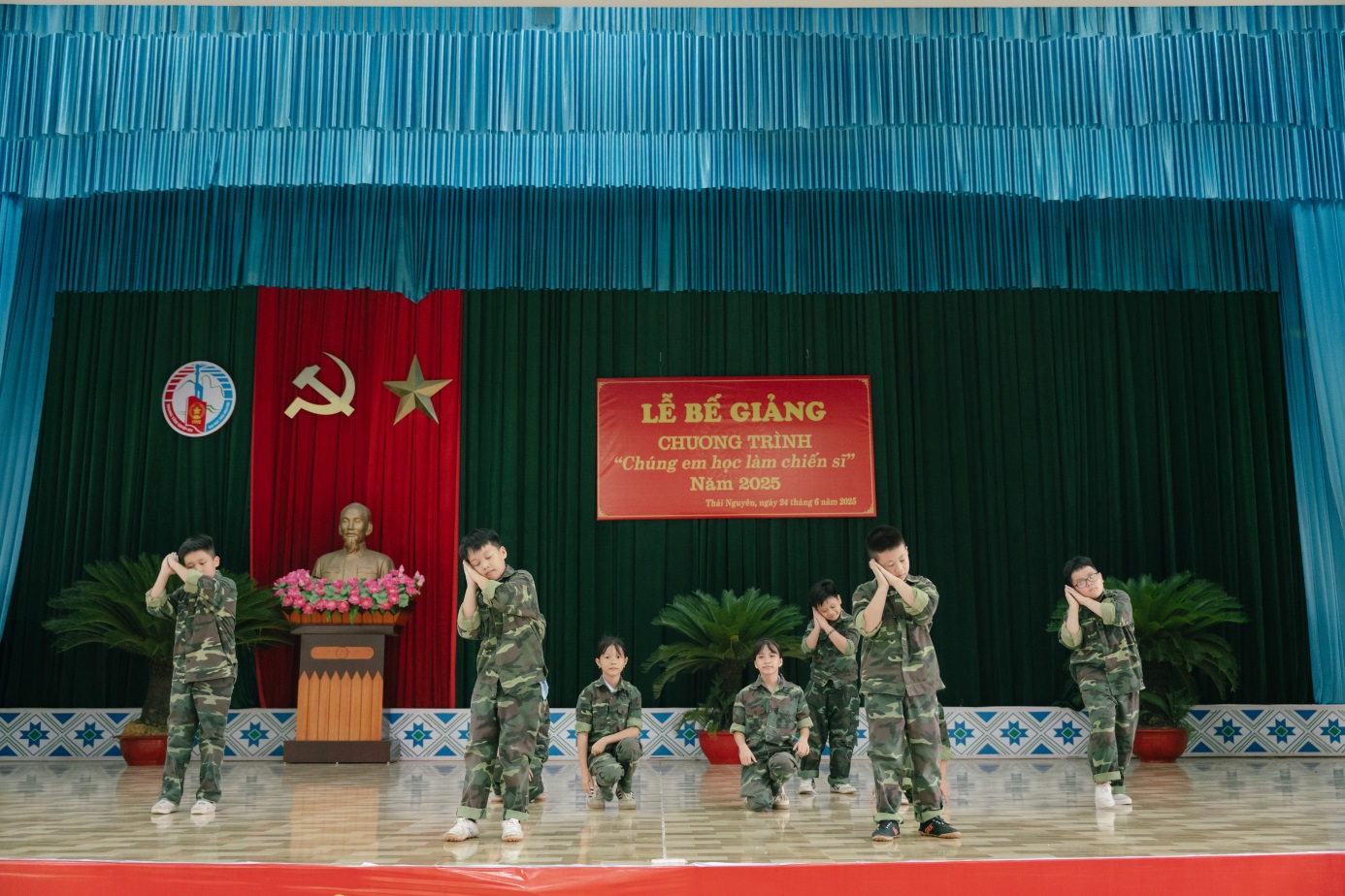 D:\Nam hoc 2024 - 2025\Chung em hoc lam chien si\Truyen thong\Dot 2\Ngay 10 (24.6.2025)\24.6 Chiến sỹ nhí\Up\TUN07361.jpg