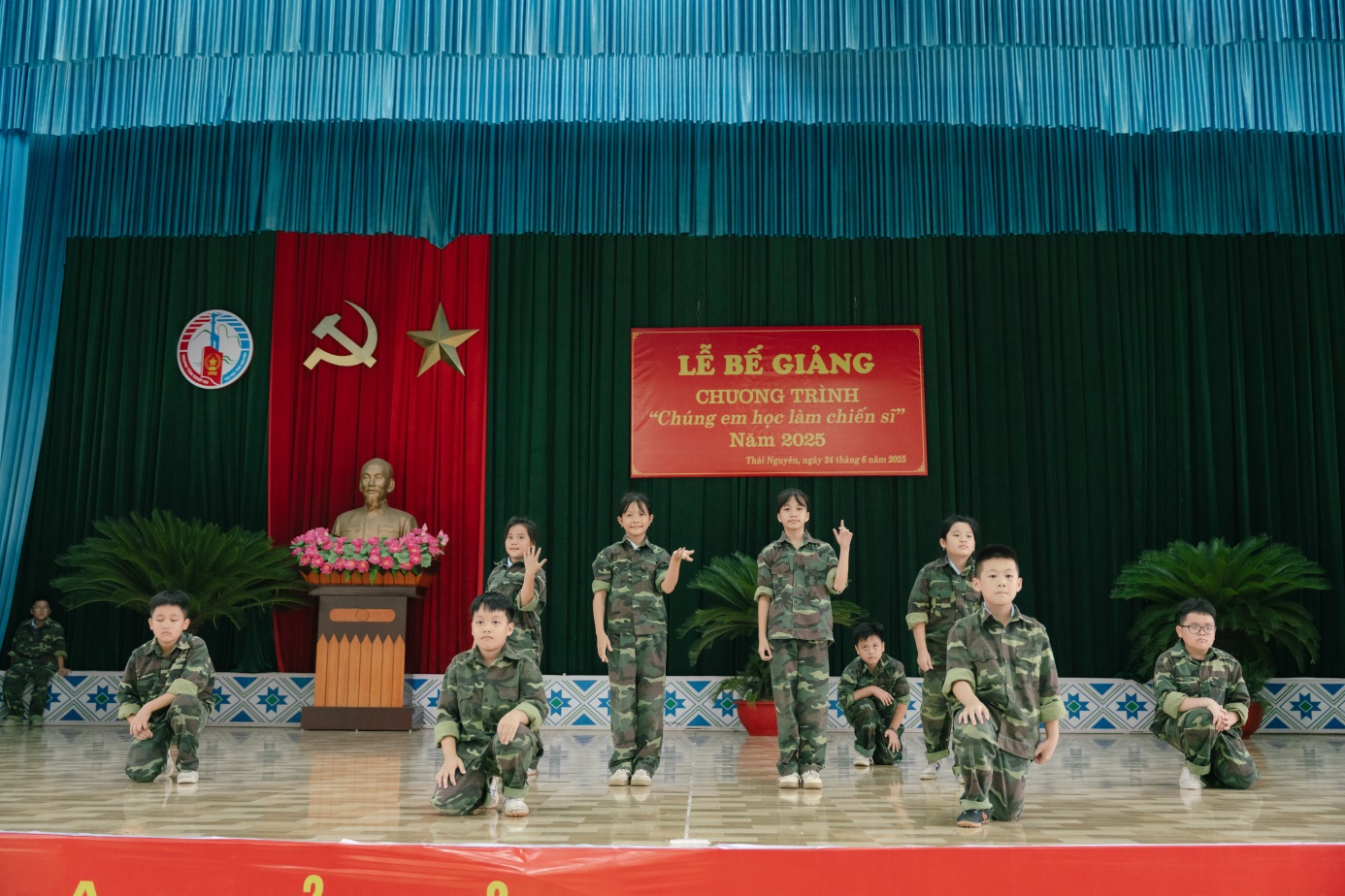 D:\Nam hoc 2024 - 2025\Chung em hoc lam chien si\Truyen thong\Dot 2\Ngay 10 (24.6.2025)\24.6 Chiến sỹ nhí\Up\TUN07362.jpg