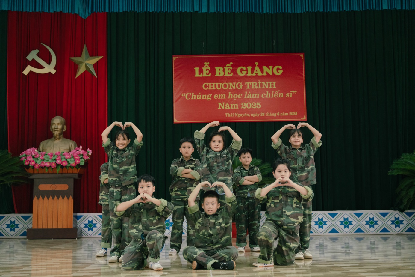 D:\Nam hoc 2024 - 2025\Chung em hoc lam chien si\Truyen thong\Dot 2\Ngay 10 (24.6.2025)\24.6 Chiến sỹ nhí\Up\TUN07373.jpg