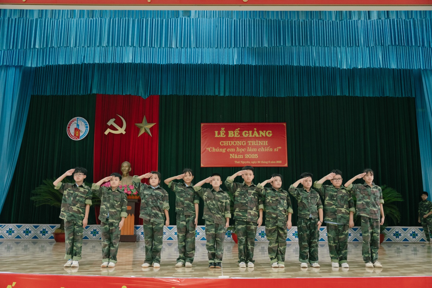 D:\Nam hoc 2024 - 2025\Chung em hoc lam chien si\Truyen thong\Dot 2\Ngay 10 (24.6.2025)\24.6 Chiến sỹ nhí\Up\TUN07374.jpg