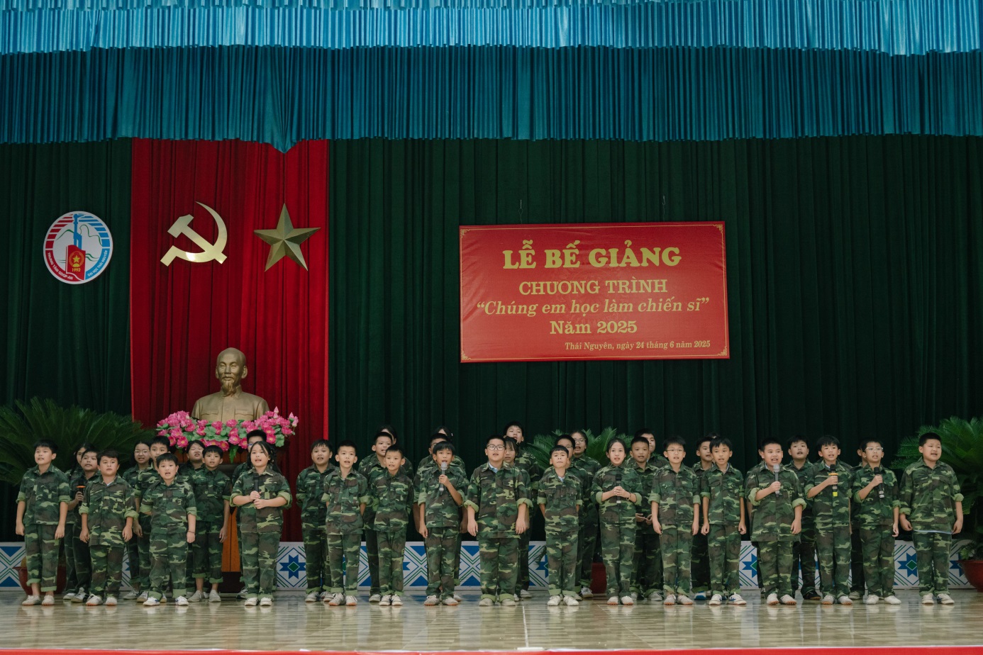 D:\Nam hoc 2024 - 2025\Chung em hoc lam chien si\Truyen thong\Dot 2\Ngay 10 (24.6.2025)\24.6 Chiến sỹ nhí\Up\TUN07379.jpg