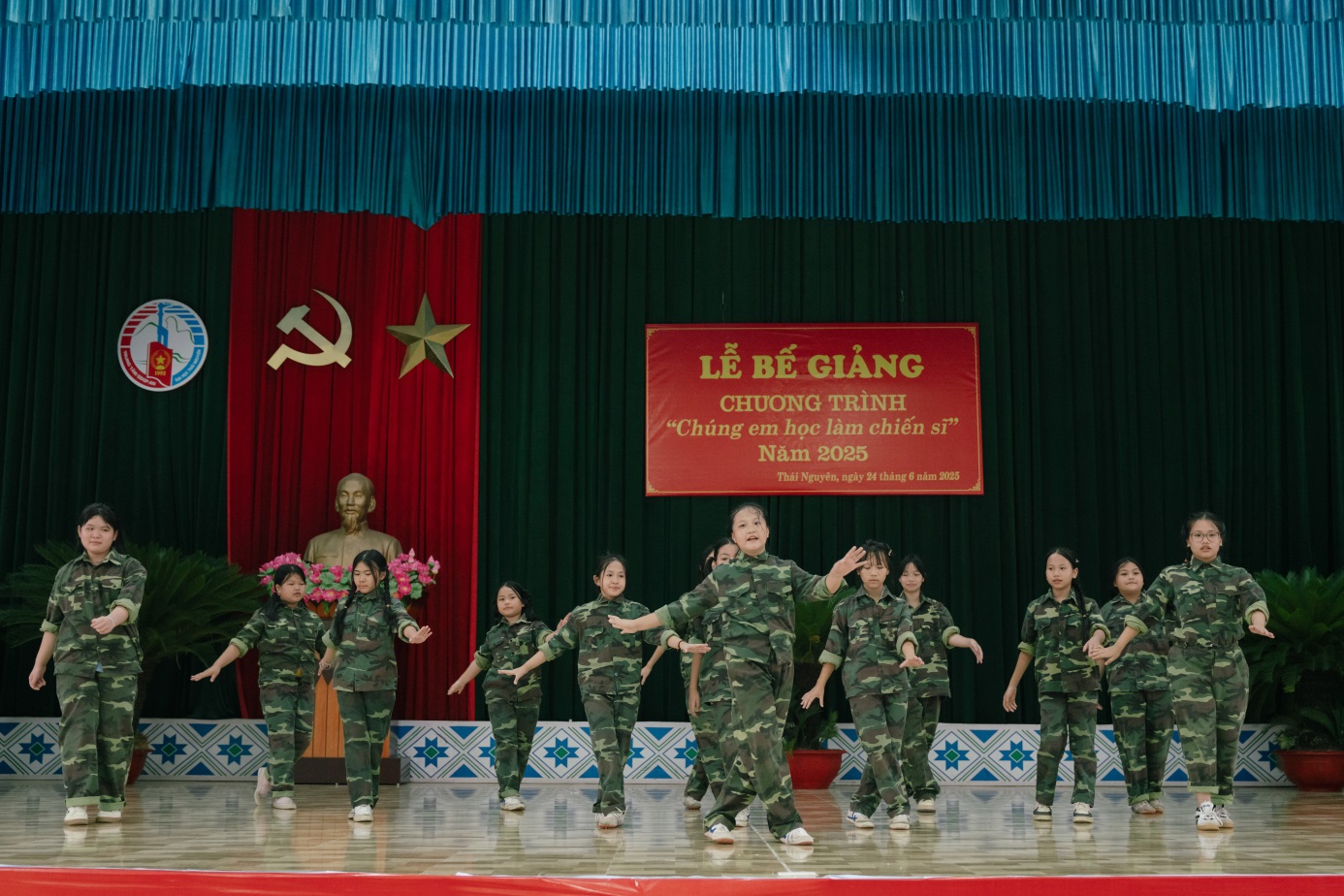 D:\Nam hoc 2024 - 2025\Chung em hoc lam chien si\Truyen thong\Dot 2\Ngay 10 (24.6.2025)\24.6 Chiến sỹ nhí\Up\TUN07382.jpg