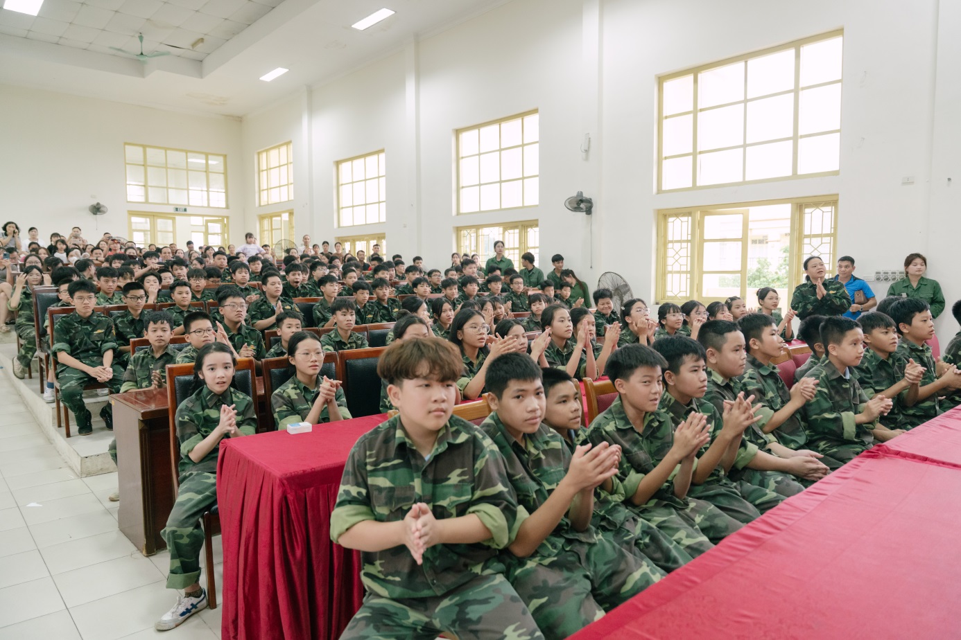 D:\Nam hoc 2024 - 2025\Chung em hoc lam chien si\Truyen thong\Dot 2\Ngay 10 (24.6.2025)\24.6 Chiến sỹ nhí\Up\TUN07389.jpg