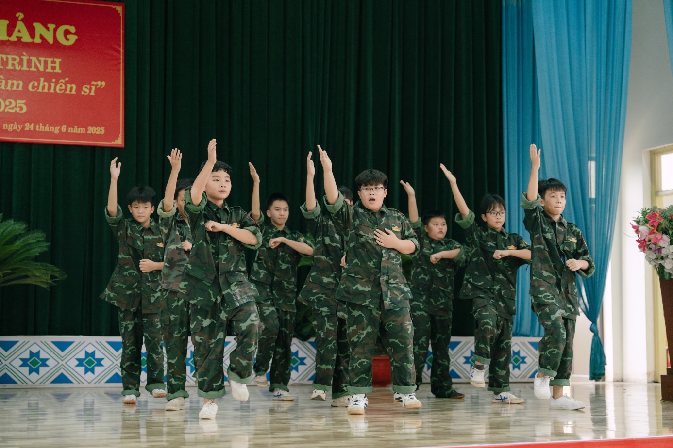 D:\Nam hoc 2024 - 2025\Chung em hoc lam chien si\Truyen thong\Dot 2\Ngay 10 (24.6.2025)\24.6 Chiến sỹ nhí\Up\TUN07423.jpg