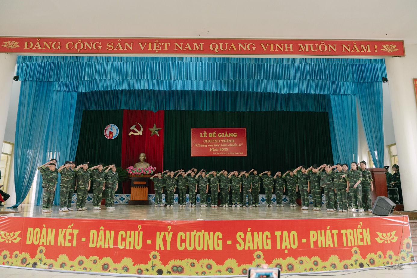 D:\Nam hoc 2024 - 2025\Chung em hoc lam chien si\Truyen thong\Dot 2\Ngay 10 (24.6.2025)\24.6 Chiến sỹ nhí\Up\TUN07446.jpg