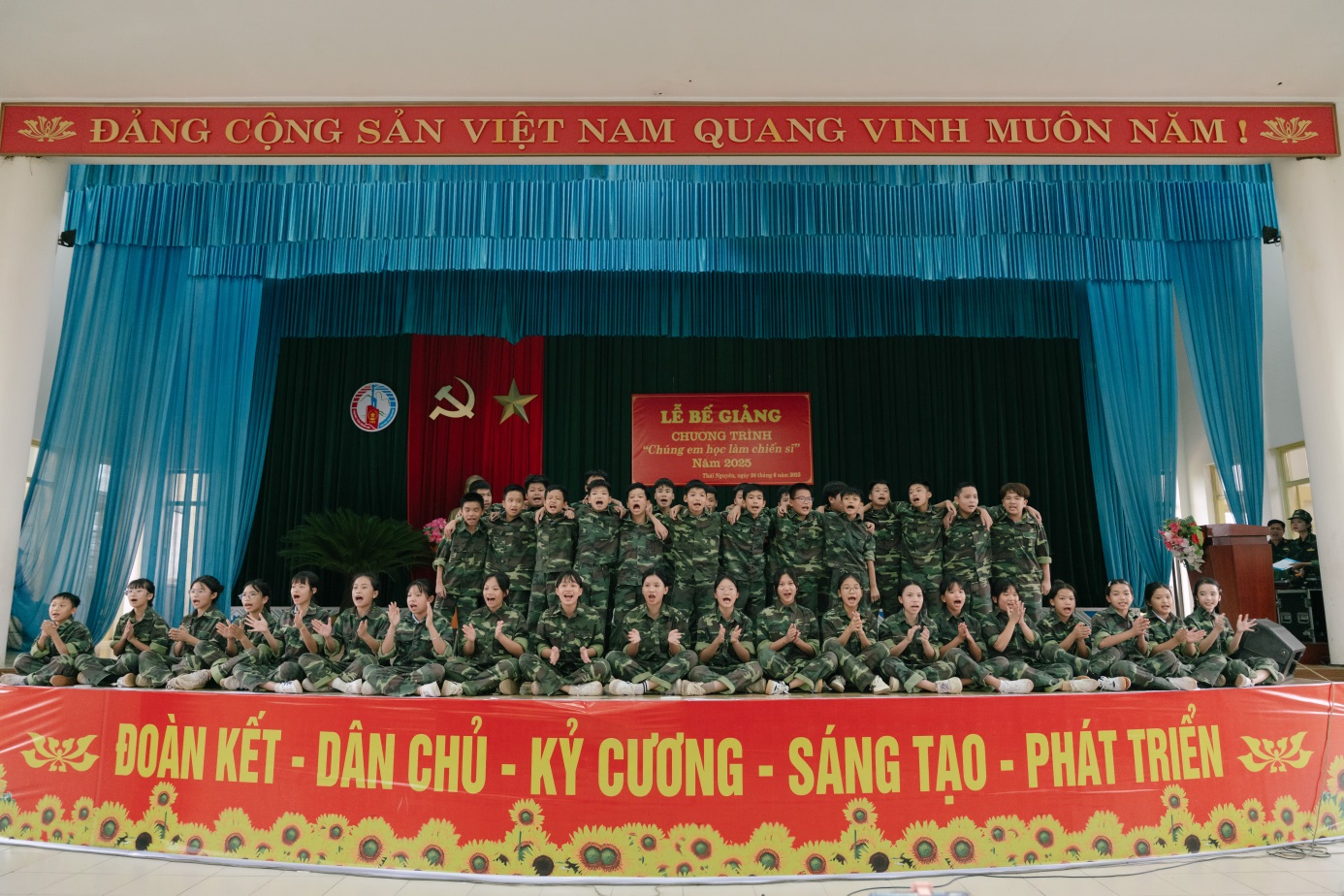 D:\Nam hoc 2024 - 2025\Chung em hoc lam chien si\Truyen thong\Dot 2\Ngay 10 (24.6.2025)\24.6 Chiến sỹ nhí\Up\TUN07453.jpg