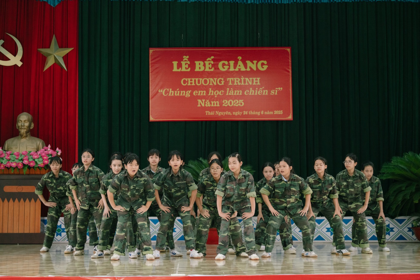 D:\Nam hoc 2024 - 2025\Chung em hoc lam chien si\Truyen thong\Dot 2\Ngay 10 (24.6.2025)\24.6 Chiến sỹ nhí\Up\TUN07482.jpg
