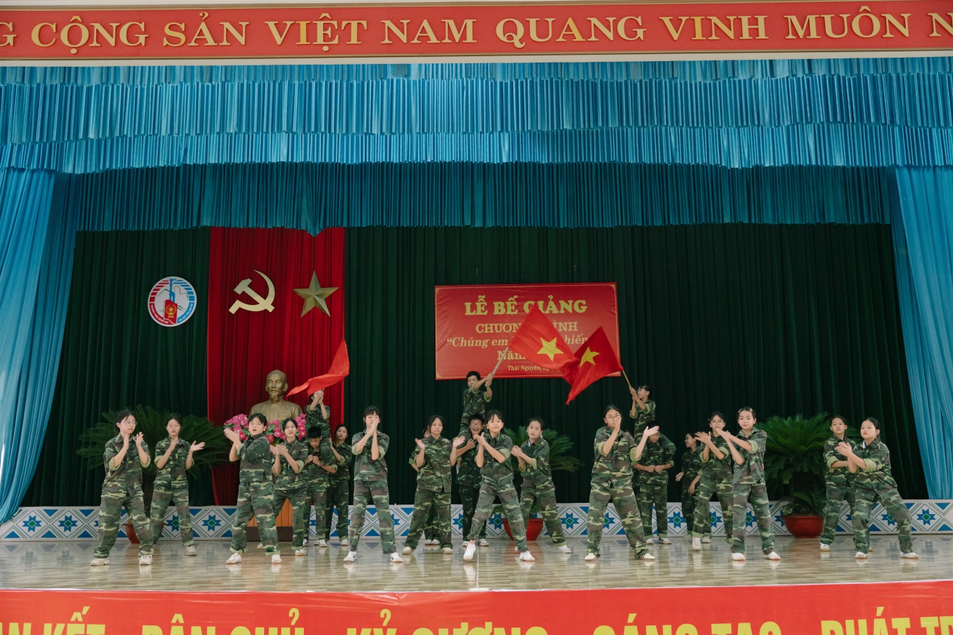 D:\Nam hoc 2024 - 2025\Chung em hoc lam chien si\Truyen thong\Dot 2\Ngay 10 (24.6.2025)\24.6 Chiến sỹ nhí\Up\TUN07485.jpg