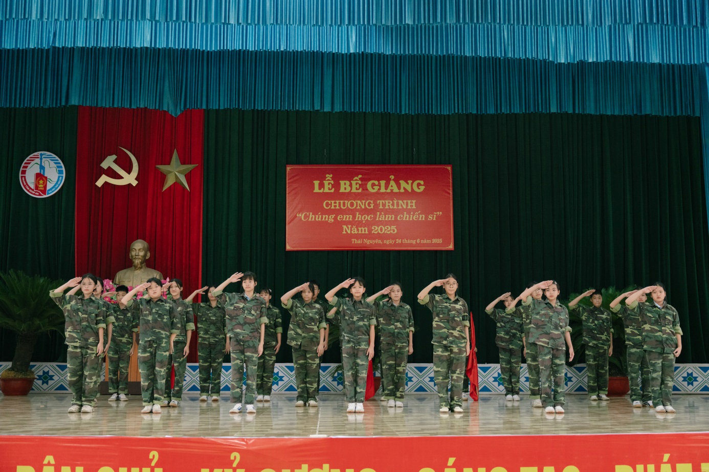 D:\Nam hoc 2024 - 2025\Chung em hoc lam chien si\Truyen thong\Dot 2\Ngay 10 (24.6.2025)\24.6 Chiến sỹ nhí\Up\TUN07498.jpg