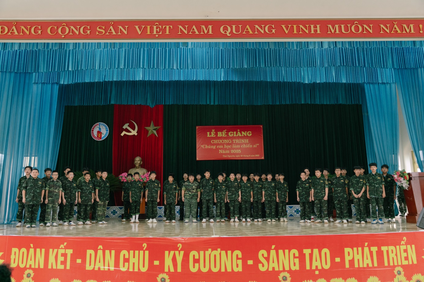 D:\Nam hoc 2024 - 2025\Chung em hoc lam chien si\Truyen thong\Dot 2\Ngay 10 (24.6.2025)\24.6 Chiến sỹ nhí\Up\TUN07500.jpg