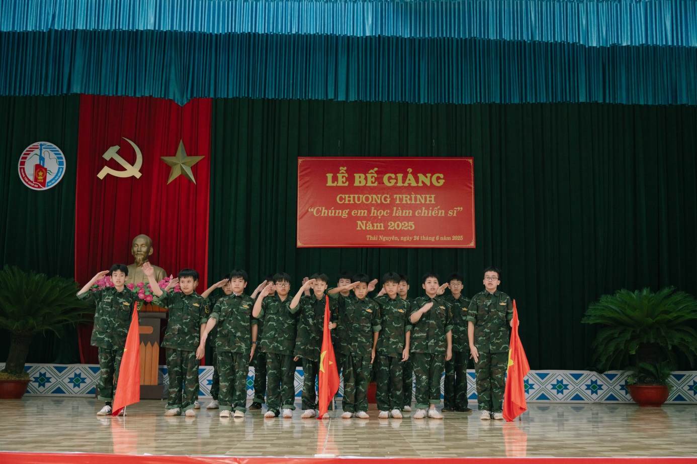 D:\Nam hoc 2024 - 2025\Chung em hoc lam chien si\Truyen thong\Dot 2\Ngay 10 (24.6.2025)\24.6 Chiến sỹ nhí\Up\TUN07516.jpg