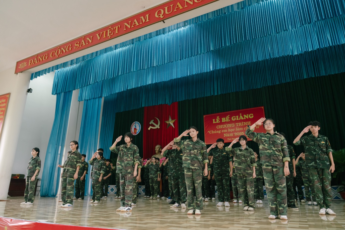 D:\Nam hoc 2024 - 2025\Chung em hoc lam chien si\Truyen thong\Dot 2\Ngay 10 (24.6.2025)\24.6 Chiến sỹ nhí\Up\TUN07518.jpg
