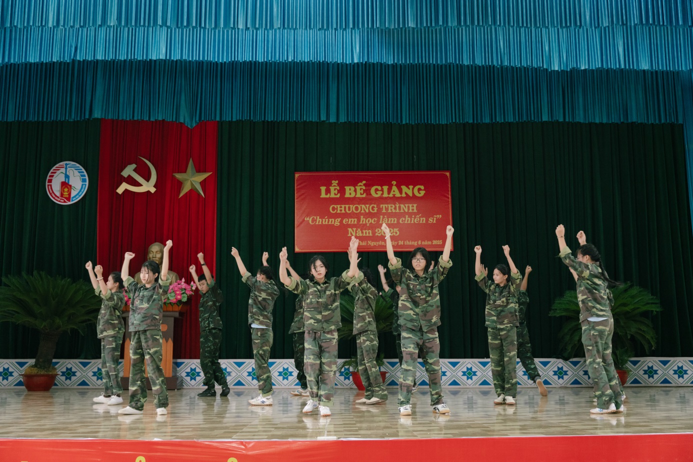 D:\Nam hoc 2024 - 2025\Chung em hoc lam chien si\Truyen thong\Dot 2\Ngay 10 (24.6.2025)\24.6 Chiến sỹ nhí\Up\TUN07568.jpg