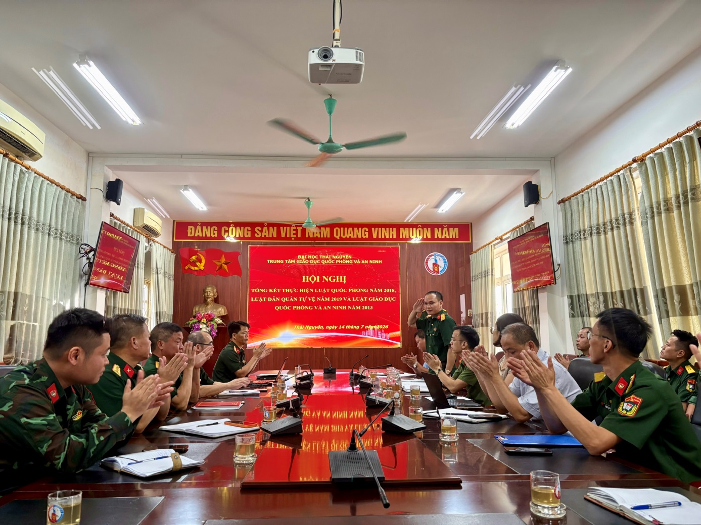 D:\Nam hoc 2025 - 2026\Tin tuc, Su kien\21 Hoi nghi tong ket 3 luat\1784099680417_1483288106881901619_1200417379106544910_1836bf4bbcfe540218dcd965510e3081.jpg