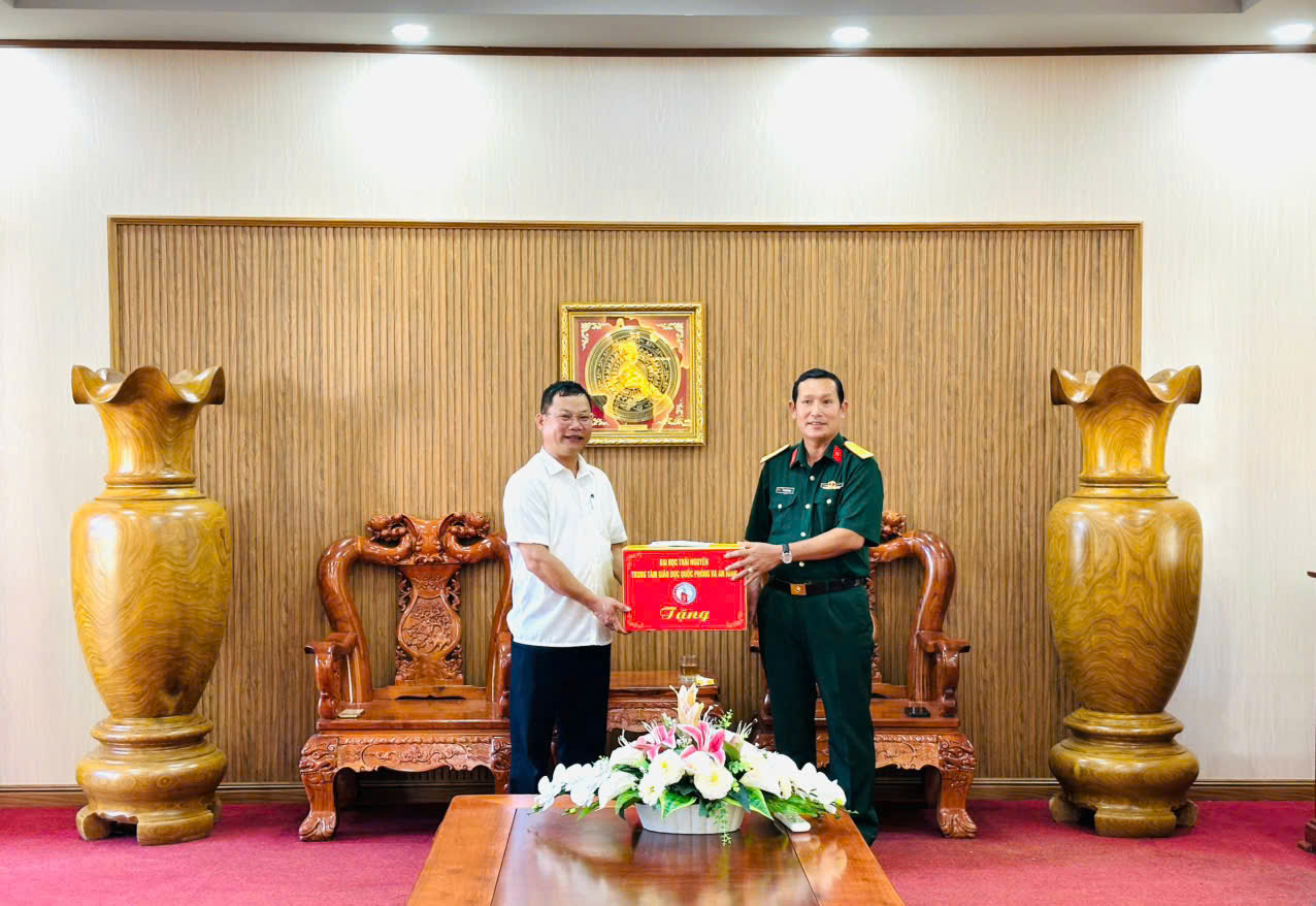 D:\Nam hoc 2025 - 2026\Tin tuc, Su kien\23 CBCC tham quan Con Dao\1782724053702_3232330346951316093_3232330346951316093_7e2fa3a073950120ee280c8aac2fc5e8.jpg