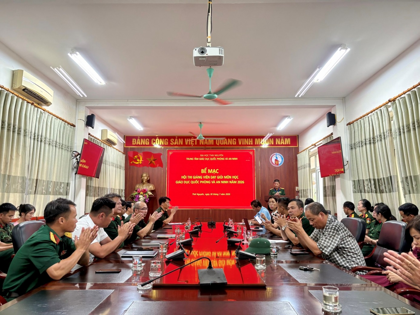 D:\Nam hoc 2025 - 2026\Tin tuc, Su kien\24 Hoi thi Giang vien gioi 2026\Be mac\1786869624280_1483288106881901619_1200417379106544910_149601809e5d78d3cab09e46cde786b4.jpg