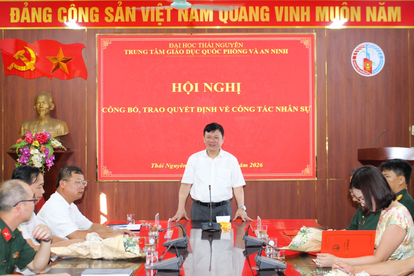 D:\Nam hoc 2026-2027\Tin tuc - Su kien\02 Cong bo, trao Quyet dinh bo nhiem\20.08\New folder\IMG_9553.JPG