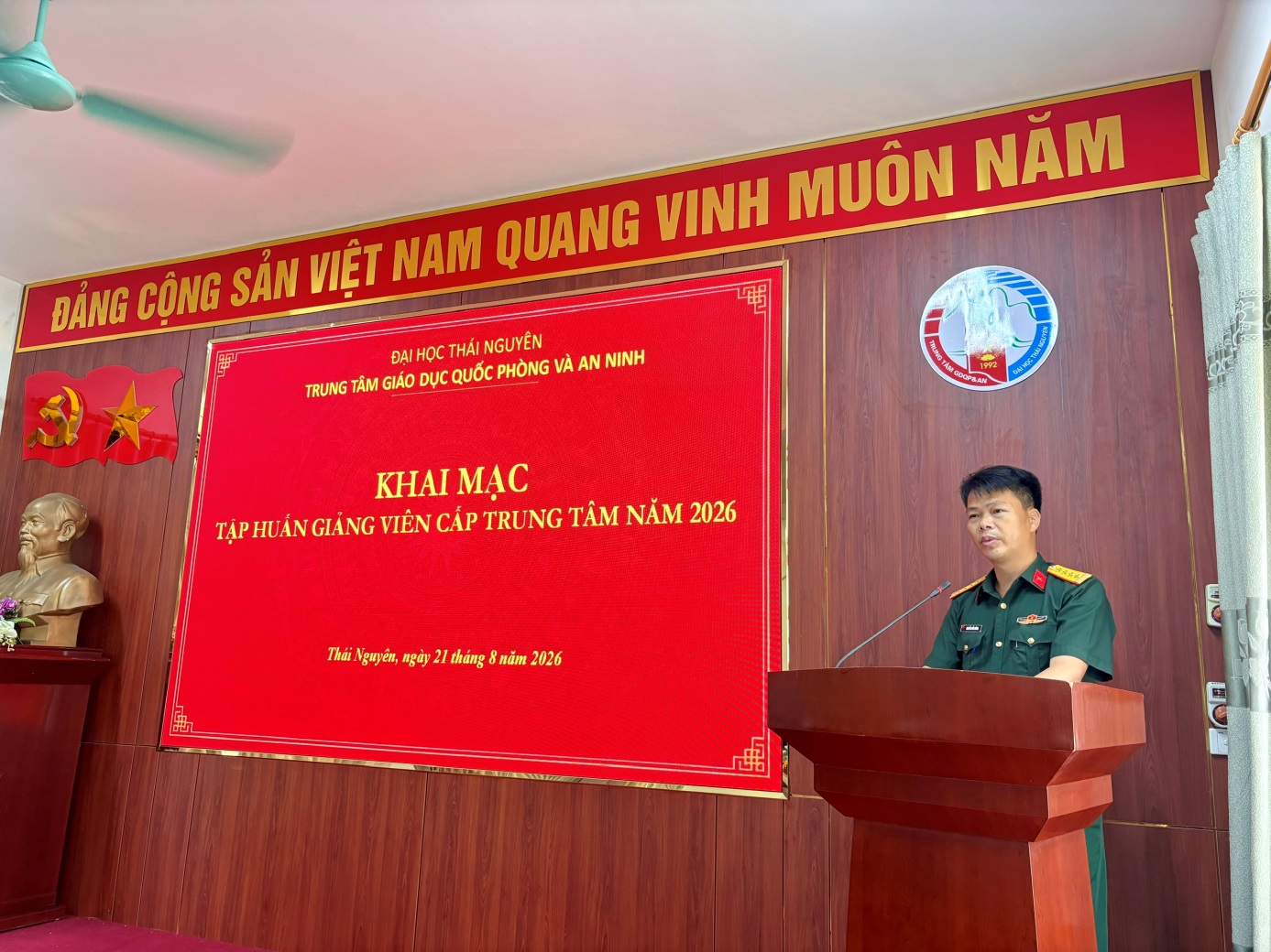 D:\Nam hoc 2026-2027\Tin tuc - Su kien\03 Khai mac tap huan giang vien cap Trung tam nam 2026\1787299290576_1483288106881901619_1200417379106544910_70a3f4cc95a238340509b37efda4721a.jpg